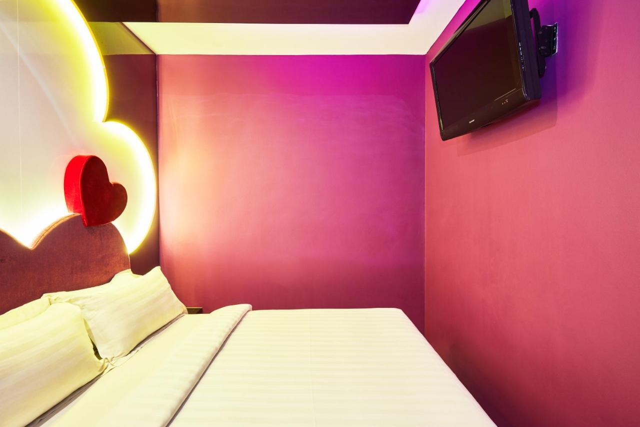 Deluxe Theme Room One Double Bed